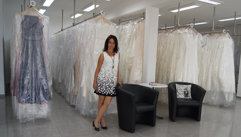 Brautmoden Fai bietet ber 500 Kleider direkt zur Auswahl - ferner knnen auch Modelle eigens fr Sie kreiert werden